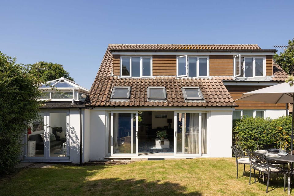 House | 5 bedrooms, high-speed internet