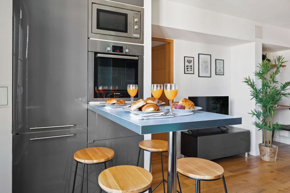 The kitchen and dining area