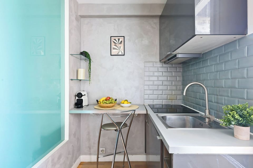 The kitchen is fully equipped to prepare a simple meal 