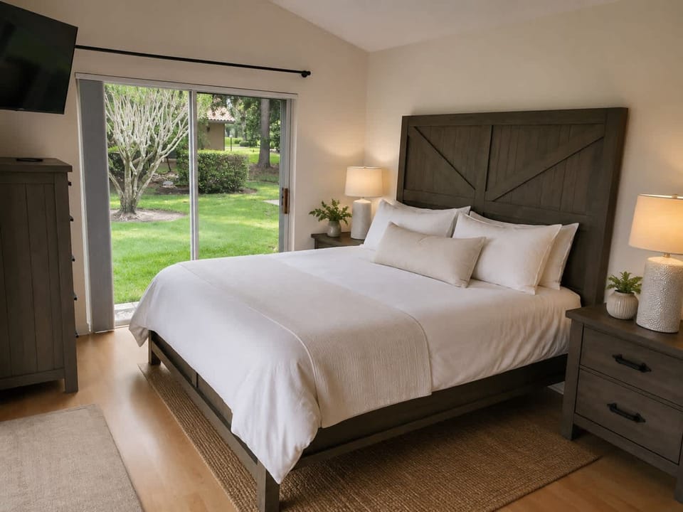 Swiss 42 - Golf Course House in Groveland