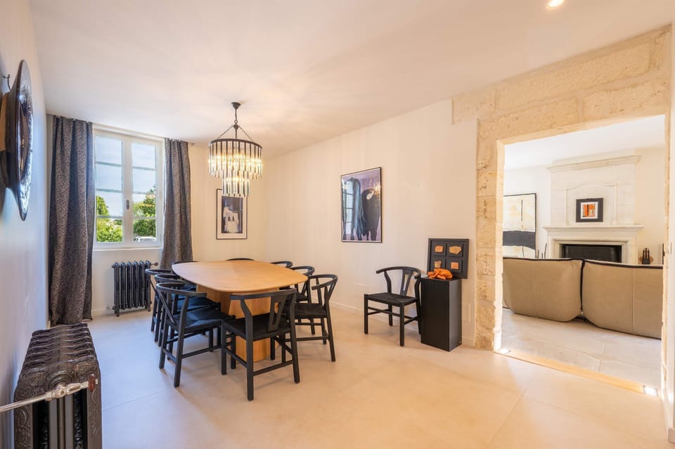 House | 6 bedrooms, high-speed internet