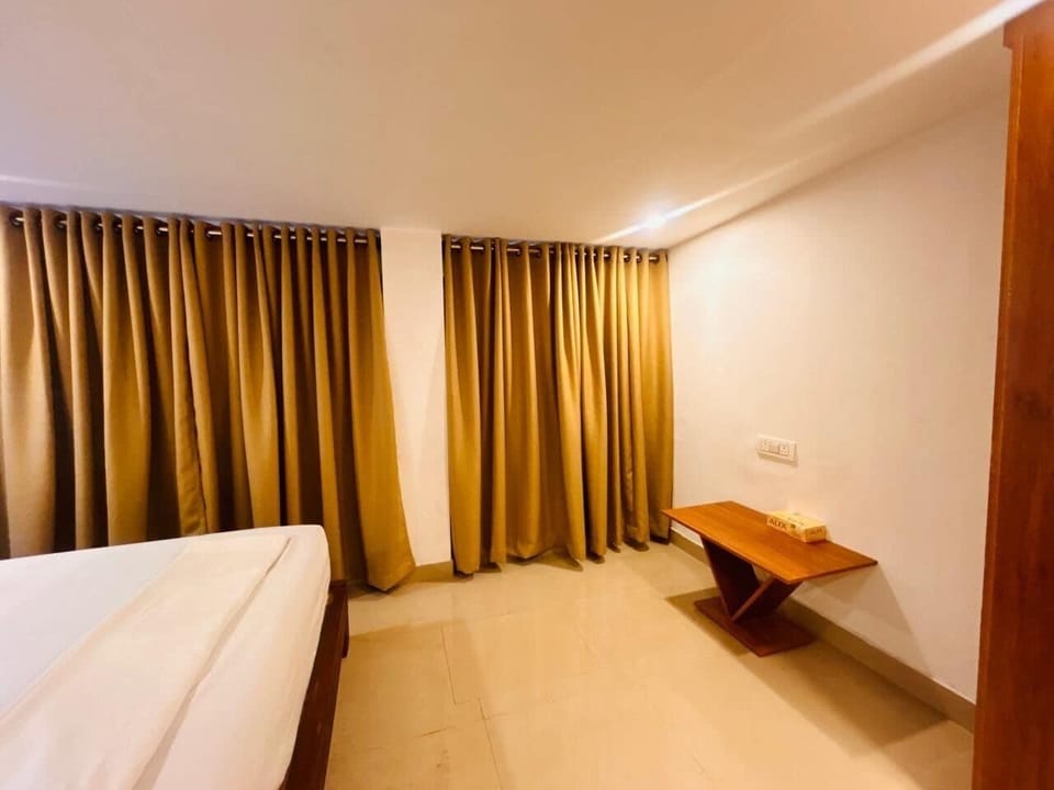 Deluxe Double Room, City View