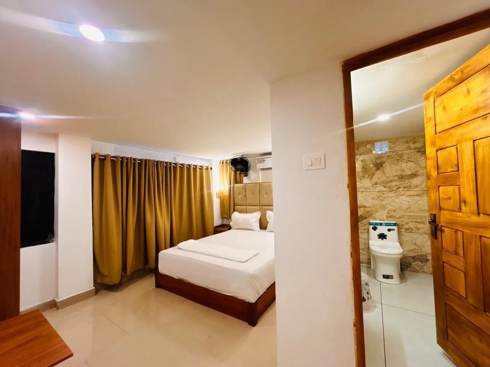 Deluxe Double Room, City View