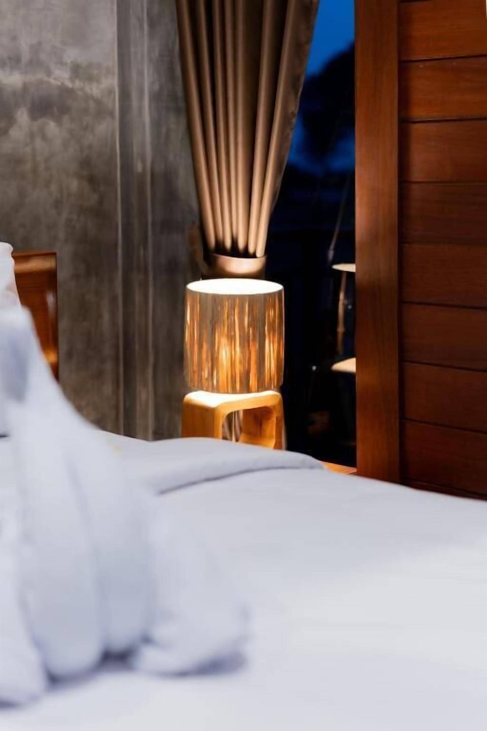 Deluxe Double Room, 1 Queen Bed, Non Smoking, Garden View | In-room safe, blackout drapes, WiFi (free), bed sheets