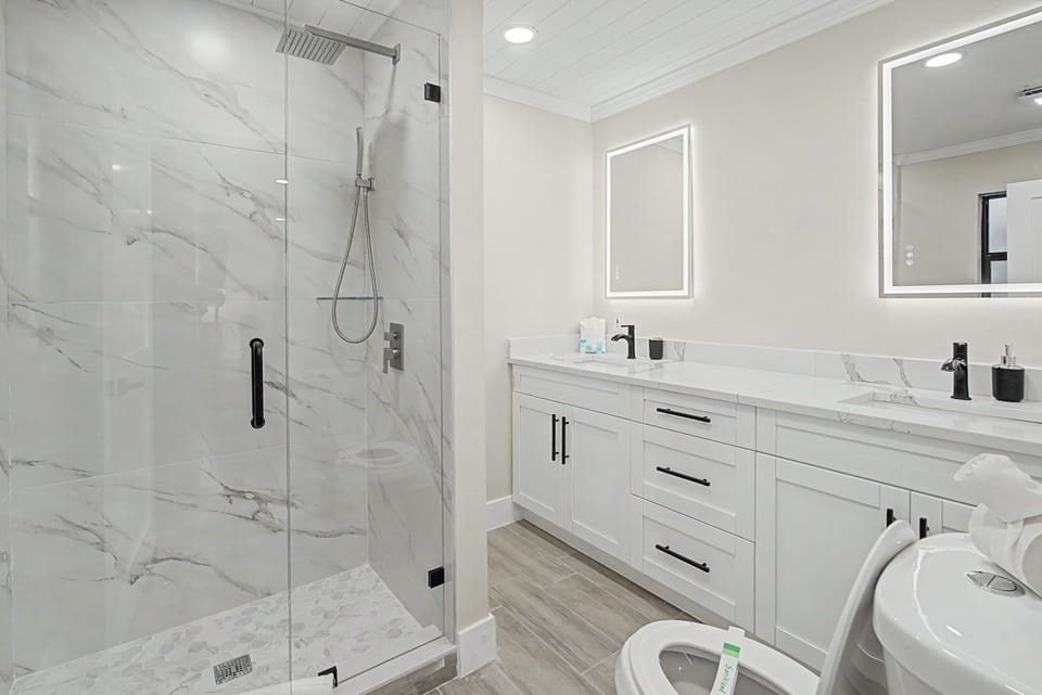 Moonlight Bay N Private Bathroom with Shower Stall
