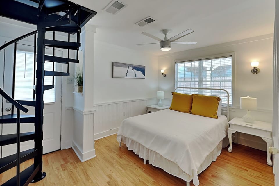 Bonus Room w. Queen Bed - Lower Level