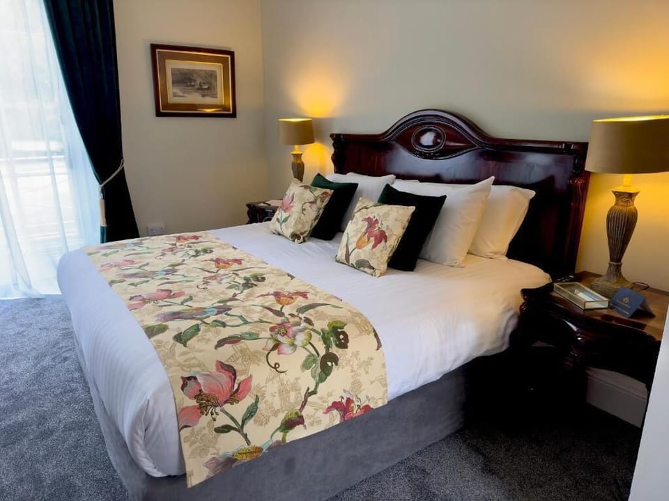 Iron/ironing board (on request), WiFi (free), bed sheets