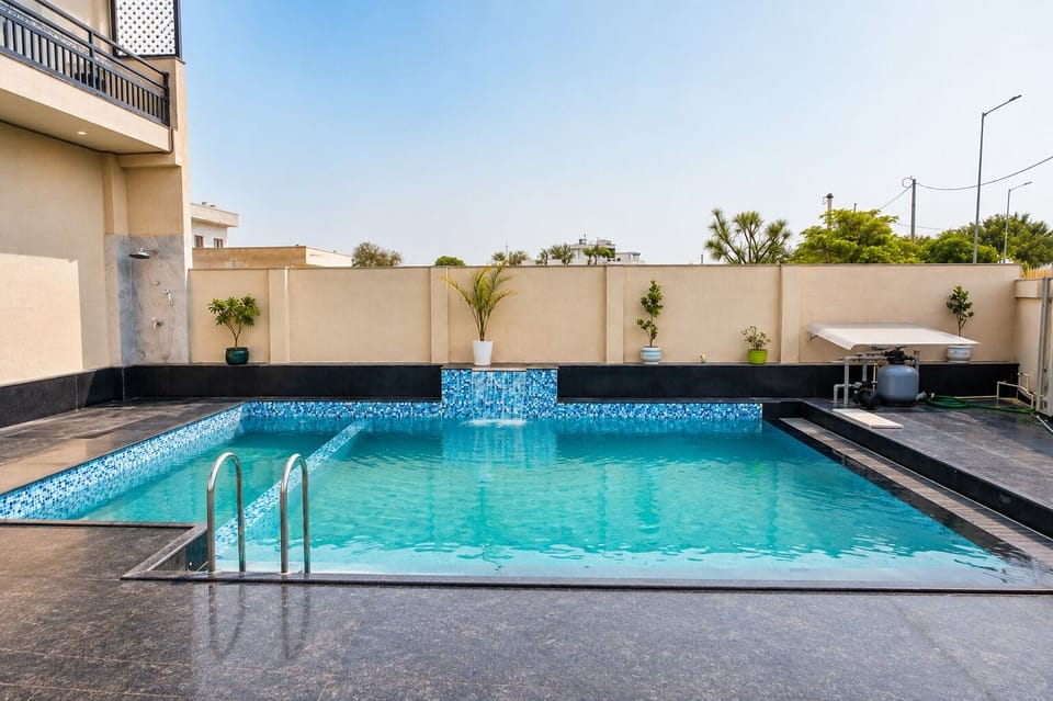 15 outdoor pools