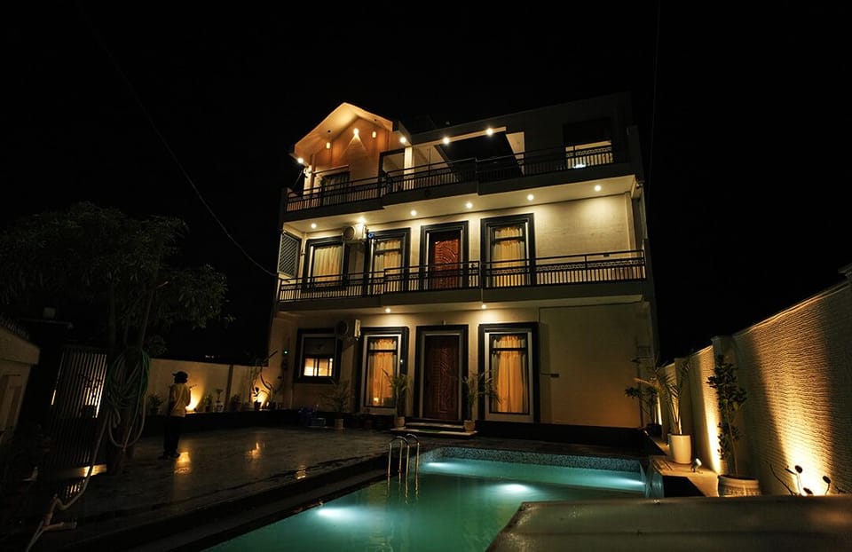 15 outdoor pools