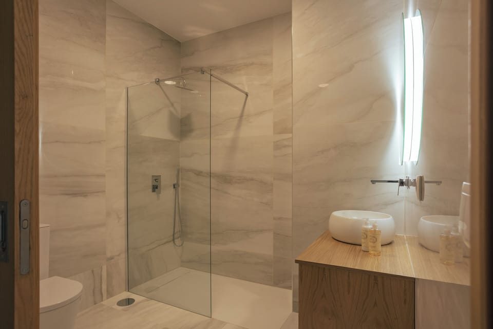 Shower, towels, soap, shampoo