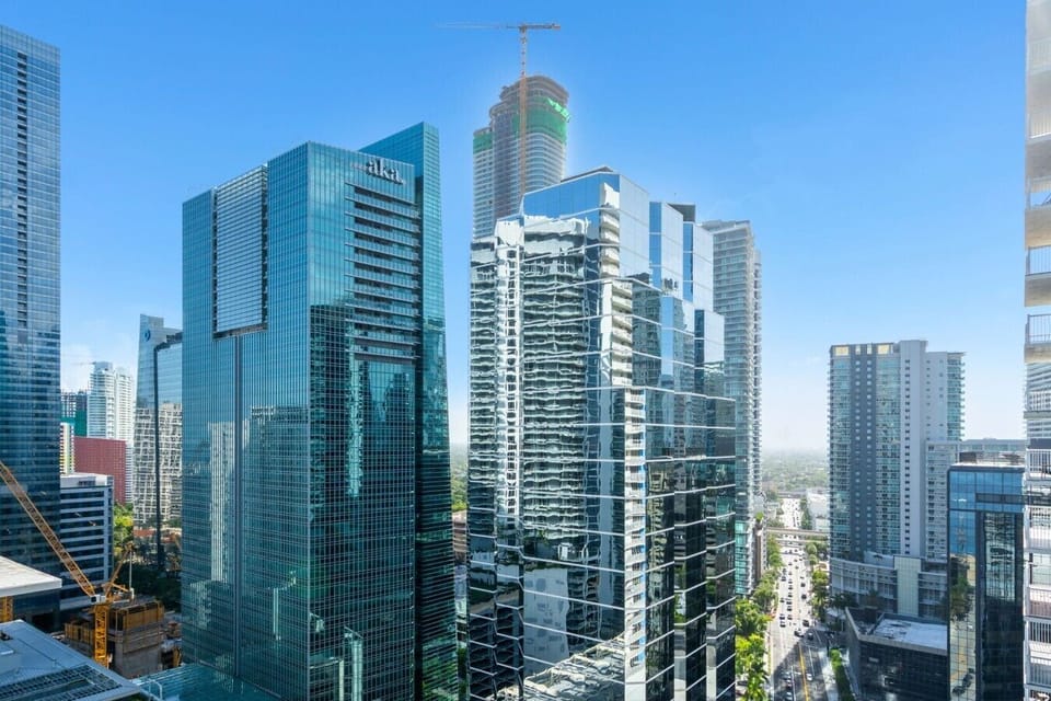 32-web-or-mls-1200BrickellBay#2915-31