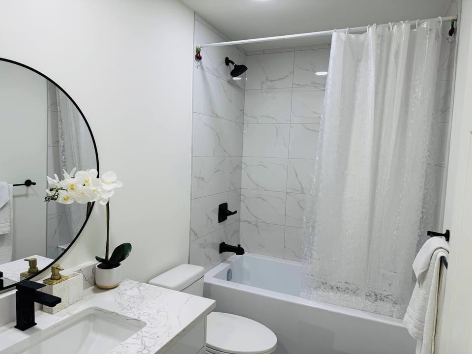 Luxury Loft 2 Bdrm Near Major City Attractions House in Calgary