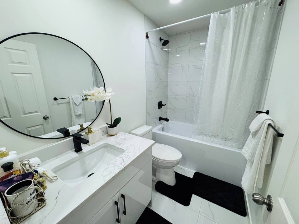Luxury Loft 2 Bdrm Near Major City Attractions House in Calgary