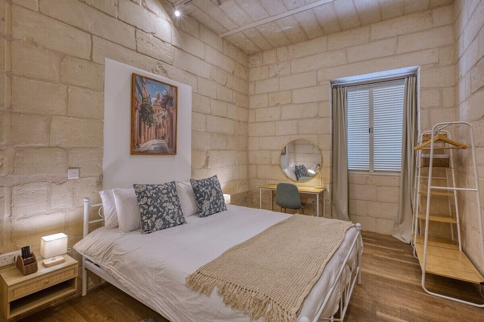 Deluxe Double Room, Ensuite | Desk, laptop workspace, WiFi (free)