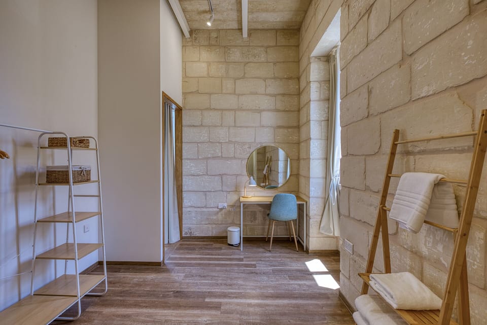 Superior Double Room, Ensuite | Desk, laptop workspace, WiFi (free)