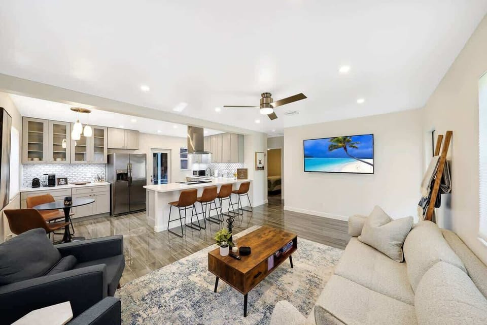 Living room with smart TV and wifi. Right across the kitchen and dining area. 
