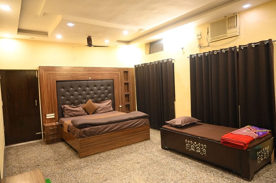 Family Triple Room | Laptop workspace, WiFi (free)