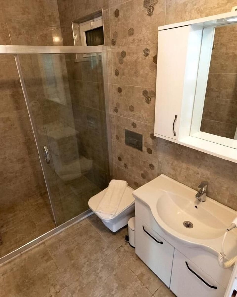 Classic Double Room, Balcony | Bathroom | Free toiletries, hair dryer, soap, shampoo