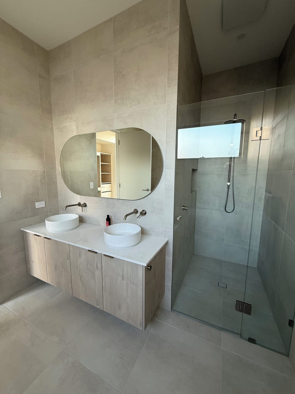 Ensuite to bedroom 1
