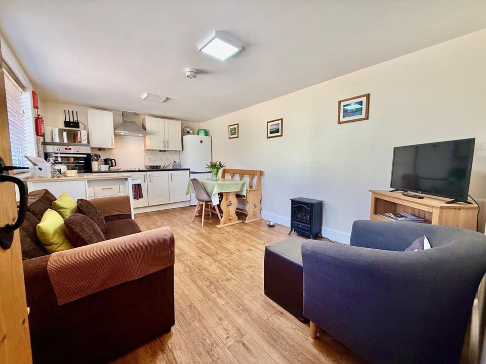 The Retreat, Niton; Comfortable open planned kitchen/sitting area