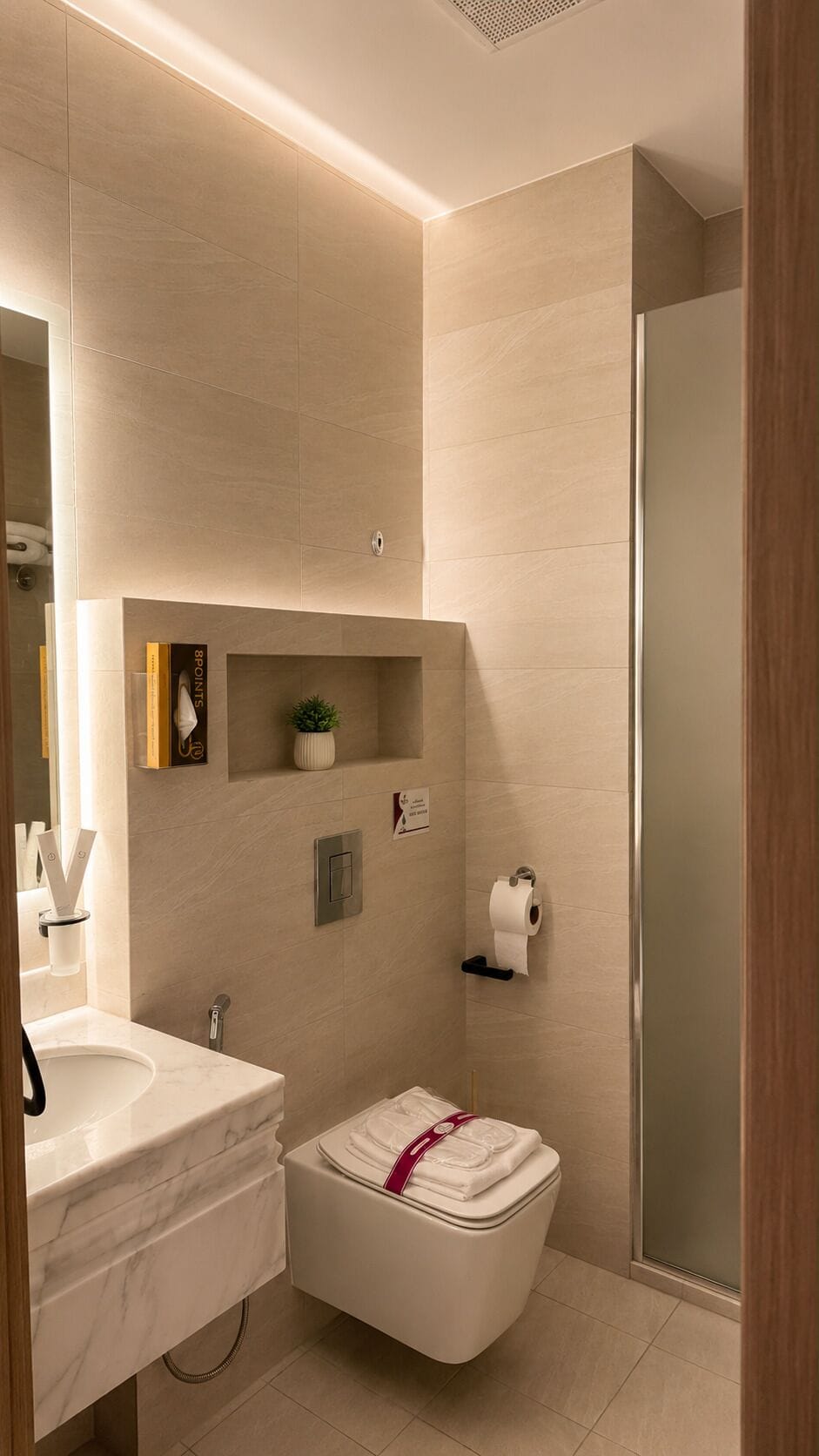 Twin Room | Bathroom | Combined shower/tub, hair dryer, towels, soap