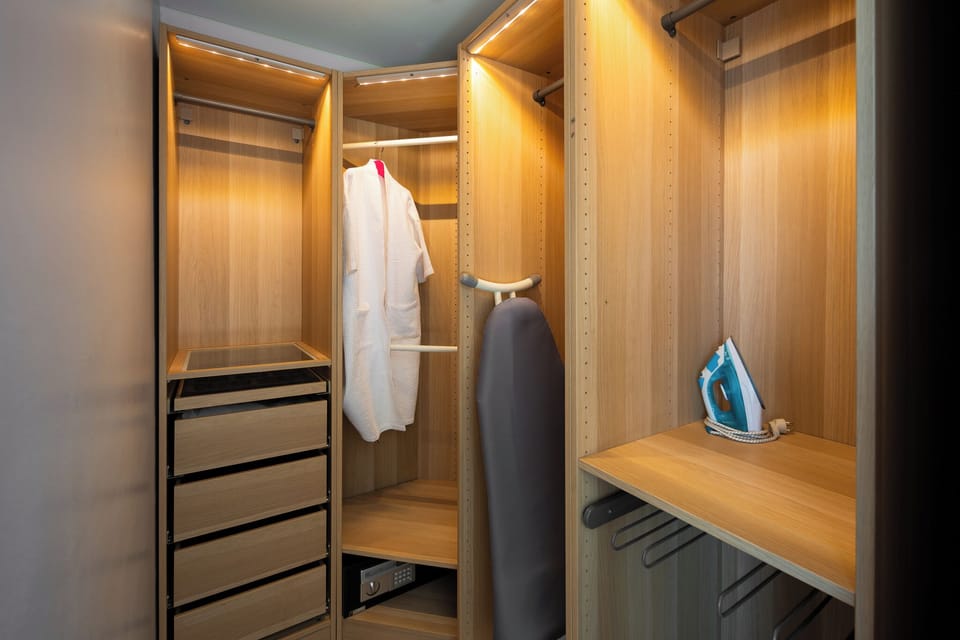 【Walk-In Closet】Sized for a monthly stay, not a weekend bag. The integrated electronic safe lives inside. Robe and ironing station ready, so two travelers unpack fully and stay properly settled.