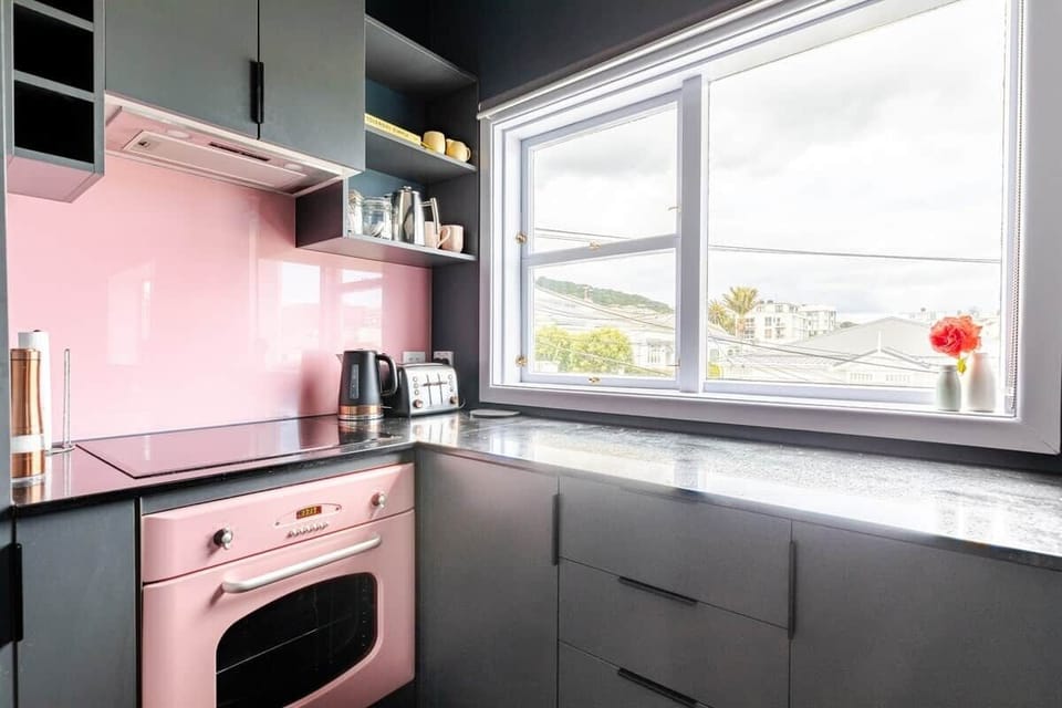 Luxurious rain shower with a separate handheld showerhead