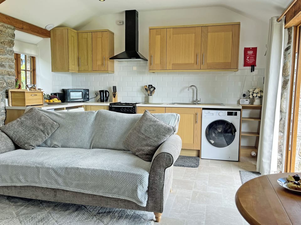 Open plan living space | Fizz Gog Cottage - Cheesewring Farm, Minions