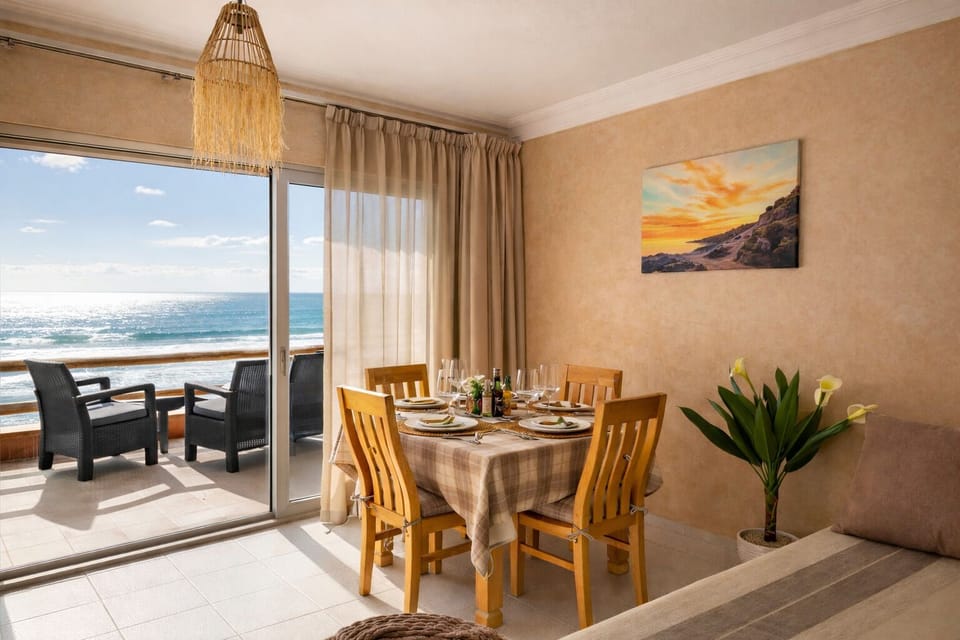Meals feel different when you have a view like this. Slow breakfasts, long dinners, and conversations that naturally stretch out, all with the ocean just a few steps away.