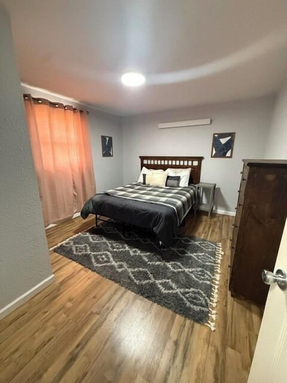 lower level queen bed