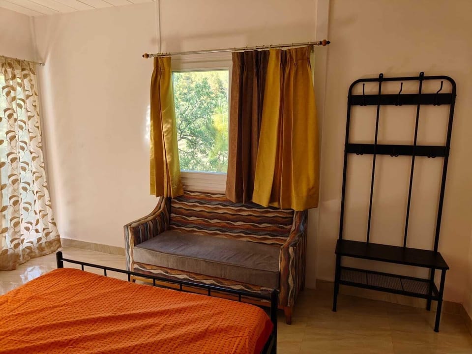 Comfort Cottage, Mountain View | In-room safe, blackout drapes, iron/ironing board (on request)