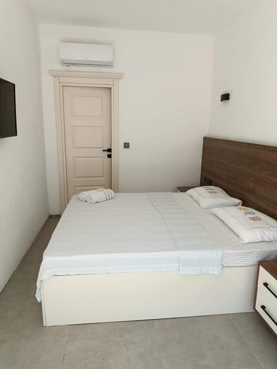 Superior Double or Twin Room, Courtyard View | Laptop workspace, WiFi (free)