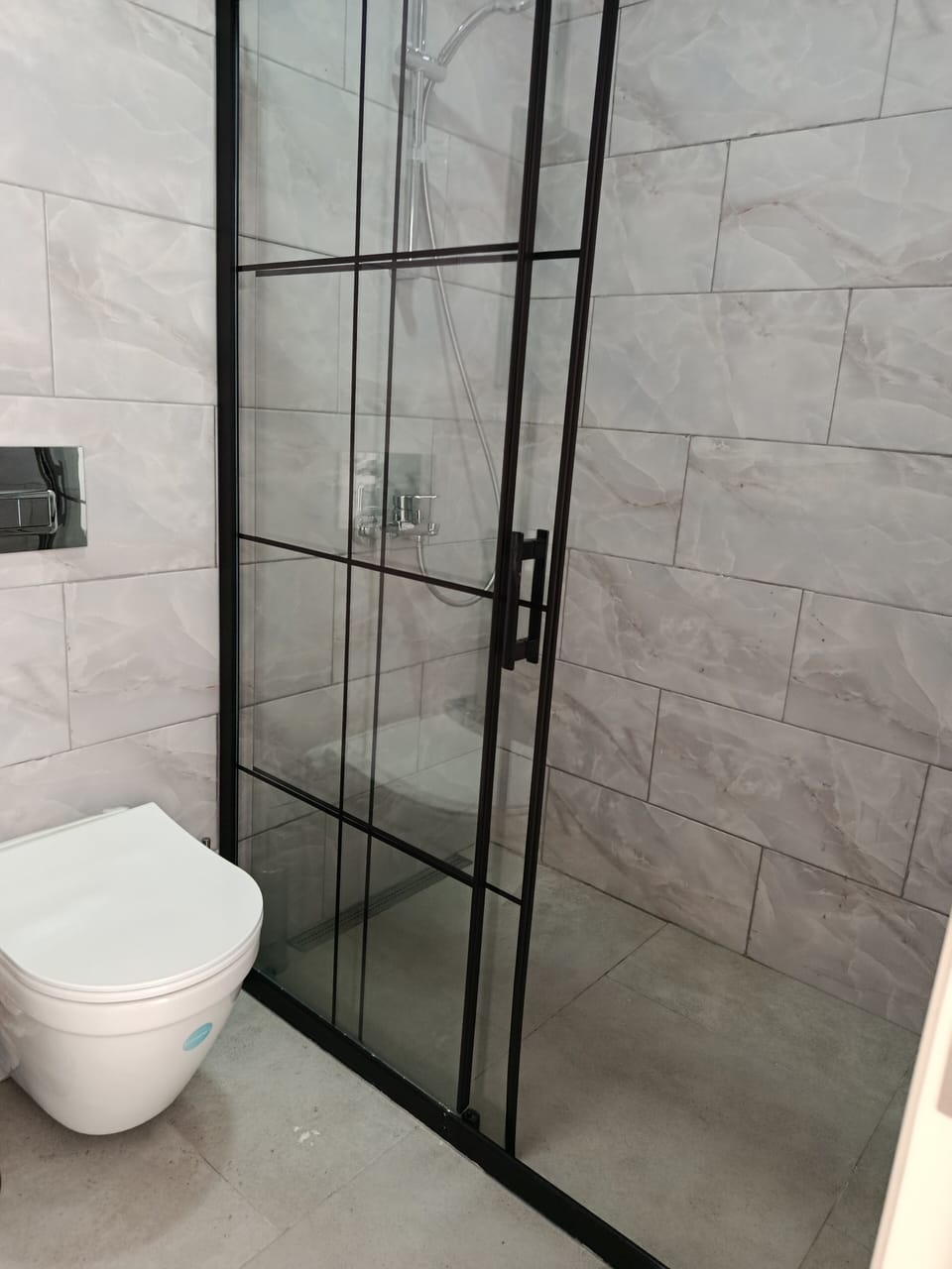 Superior Double or Twin Room, Courtyard View | Bathroom | Shower, towels, soap, shampoo