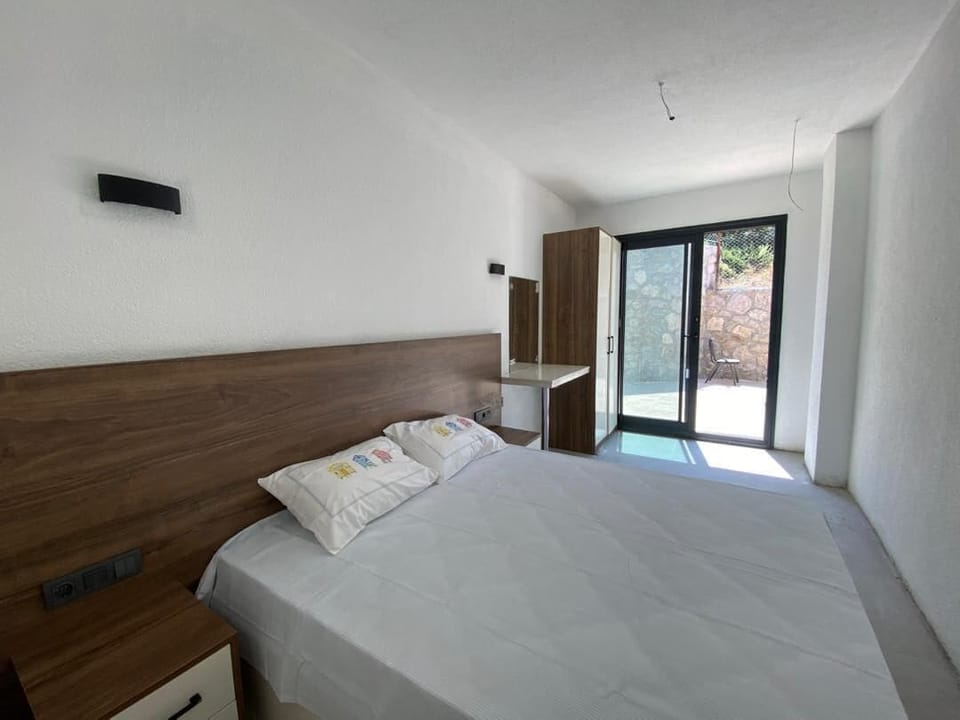 Superior Double or Twin Room, Courtyard View | Laptop workspace, WiFi (free)