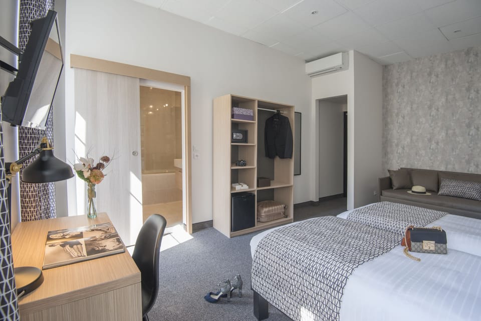 Pillowtop beds, minibar, in-room safe, desk