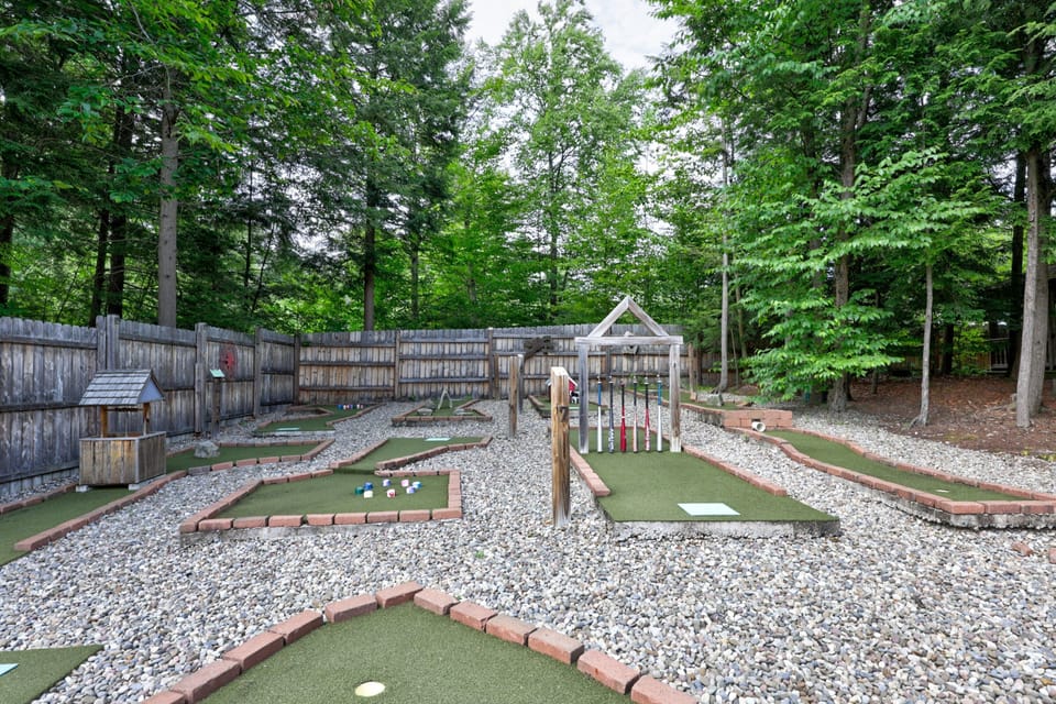 9 hole mini golf in the back yard!