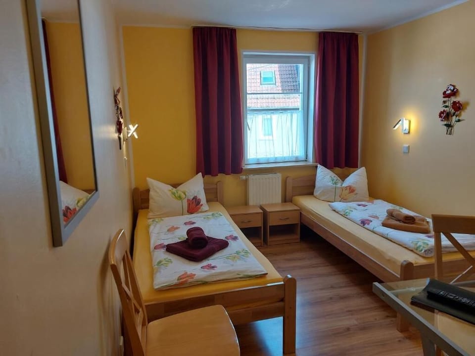 Standard Twin Room | In-room safe, WiFi (free)