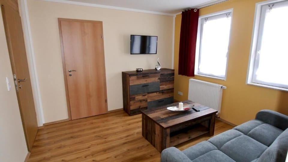 Double or Twin Room | Living area | 60-cm flat-screen TV with satellite channels