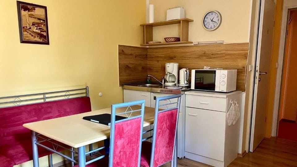 Standard Twin Room, Garden View | Private kitchen | Shared fridge