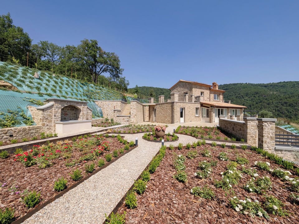 Landscape, Shrub, Rural Area, Garden, Groundcover, Estate, Landscaping, Farmhouse, Village, Plantation