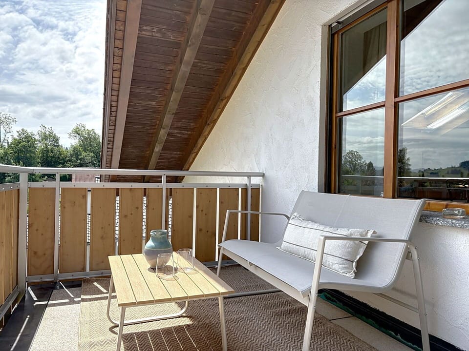 Apartment, Architecture, Residential Area, Condominium, Composite Material, Urban Design, Balcony, Mixed-Use, Shade