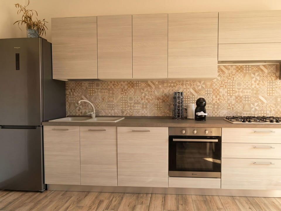 Apartment, Architecture, Residential Area, Condominium, Composite Material, Urban Design, Balcony, Mixed-Use, Shade