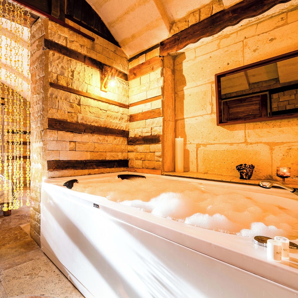 Superior Room | Jetted tub