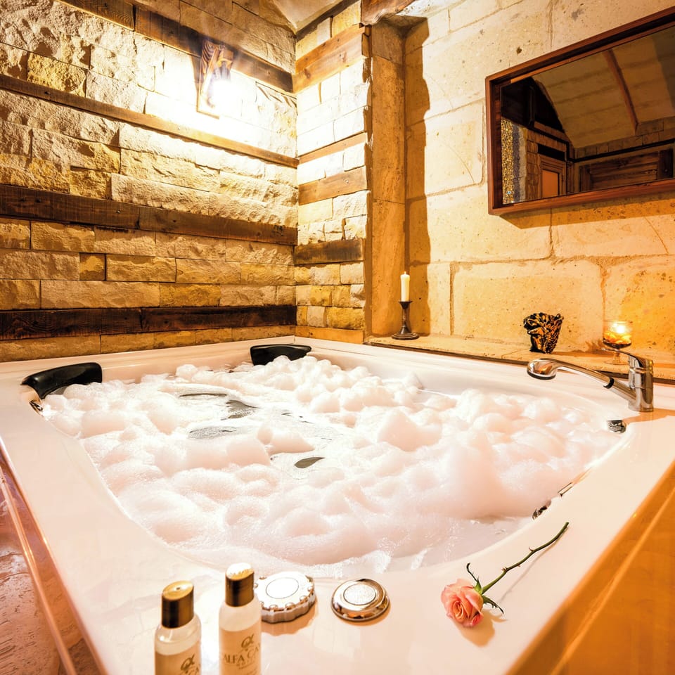Superior Room | Jetted tub