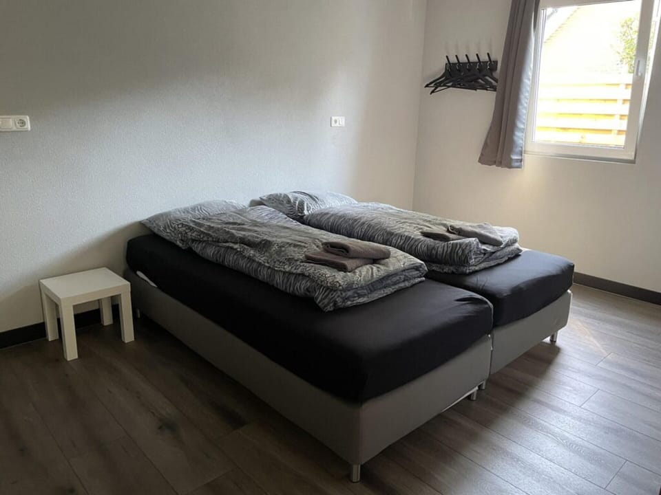 House | 1 bedroom, individually furnished, bed sheets