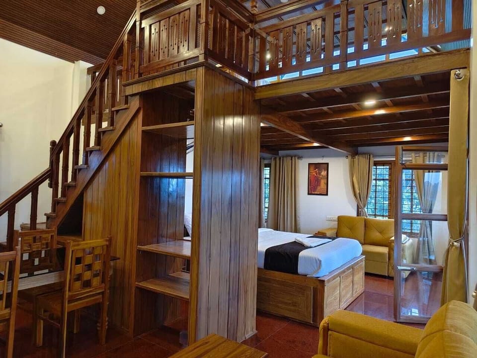 Luxury Suite | Desk, laptop workspace, WiFi (free)