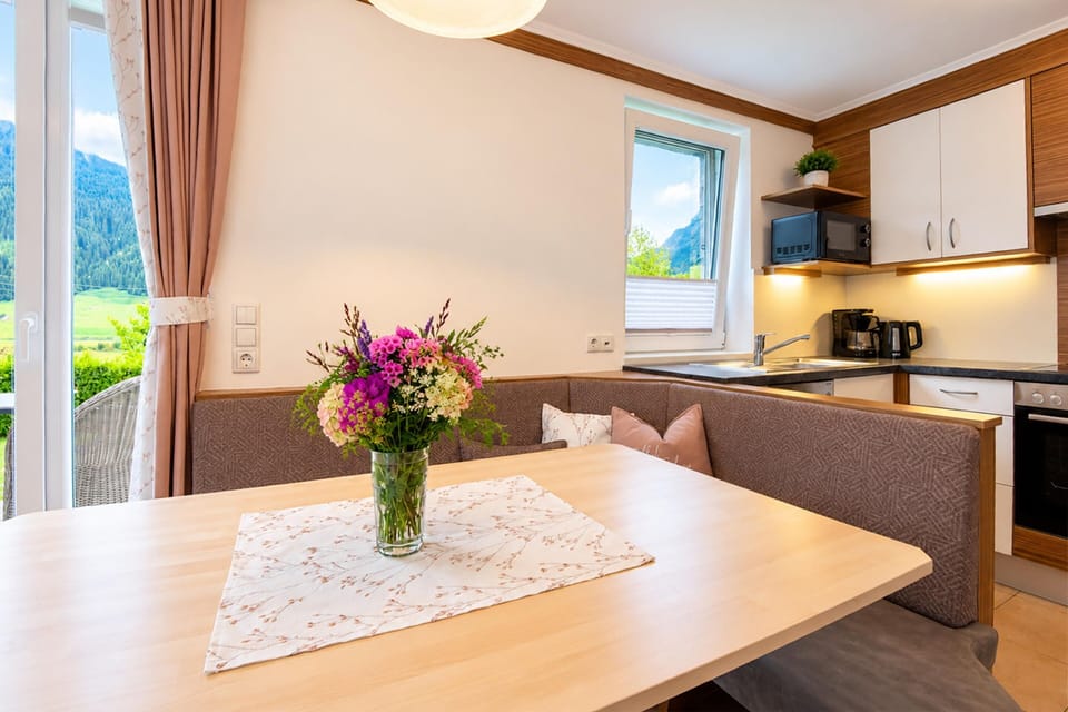 Apartment | Dining