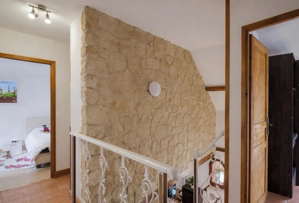 Family House, Garden View | Blackout drapes, iron/ironing board, WiFi (free)
