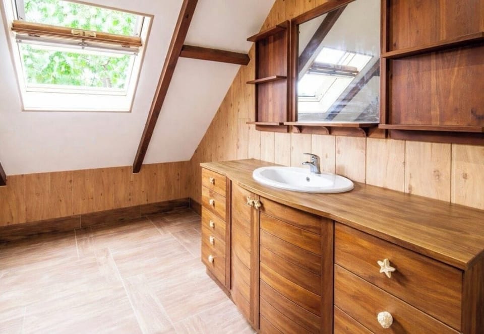 Family House, Garden View | Bathroom | Shower, free toiletries, towels, soap