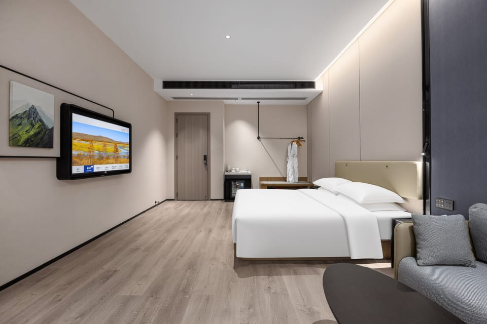 Superior Double Room | Desk, laptop workspace, blackout drapes, soundproofing